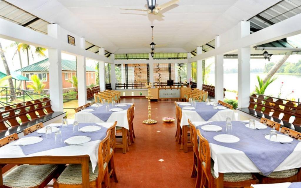 Riverine Resort Alappuzha Exterior foto